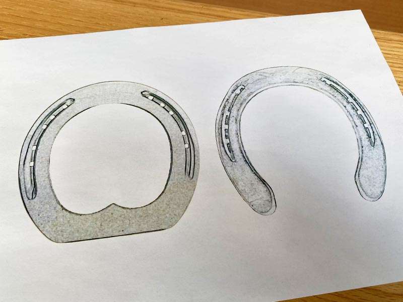 horseshoes with and without a solid metal bar between the heels