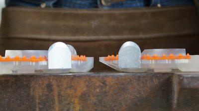 Anschleifen einer Zehenrichtung am alternativen Hufschutz mit Kern